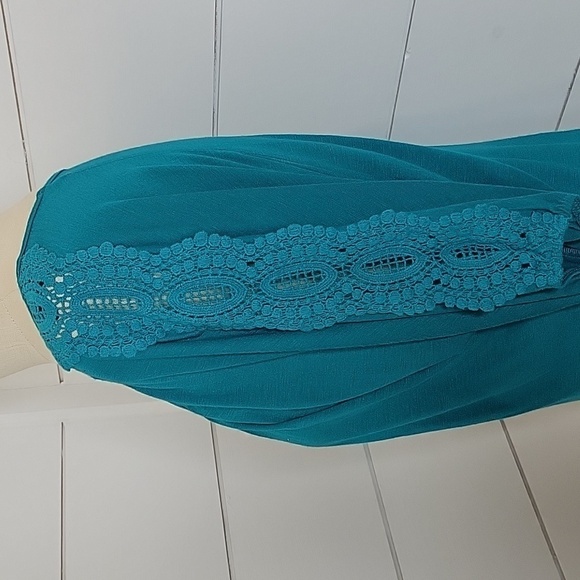 WRAPPER xs blueish green short sleeve shirt with crochet on sleeves - Picture 2 of 5